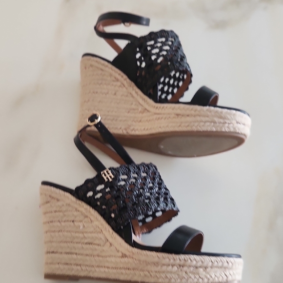 Tommy Hilfiger Black and Tan Woven Wedges - Picture 4 of 13